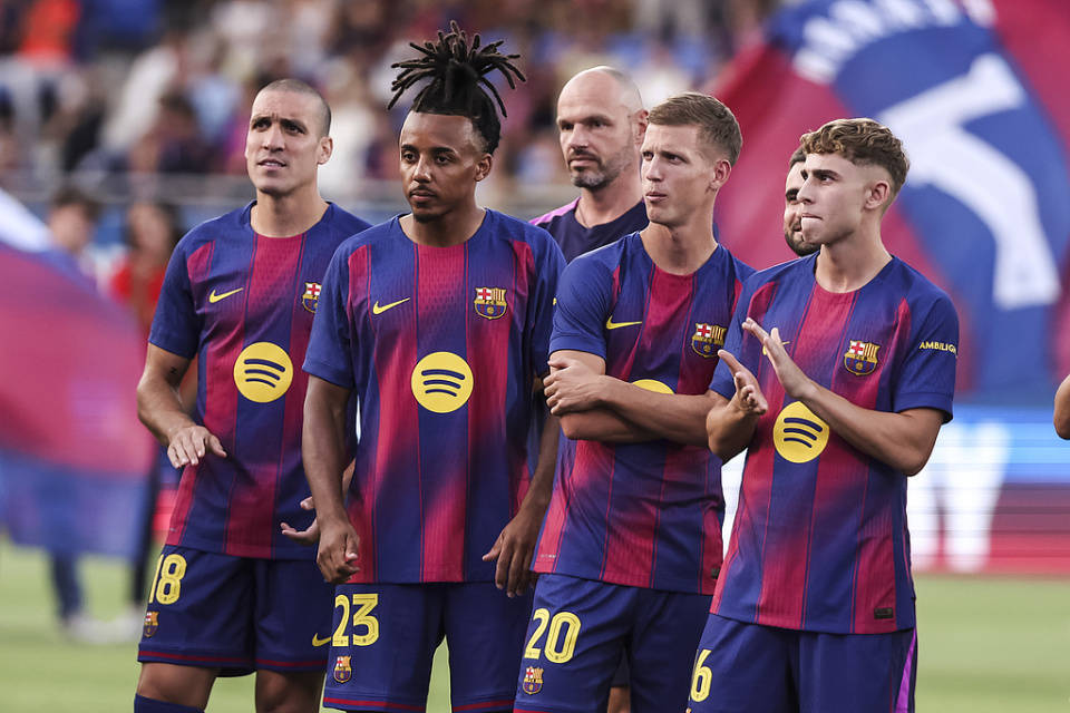 反转！巴萨太子暂缓发声，切尔西挖人计划遇阻？